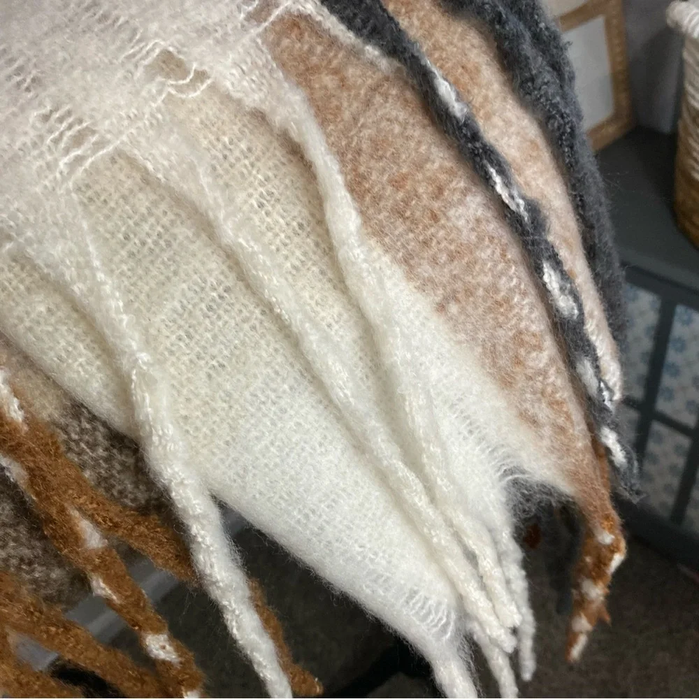 A007 NWT Old Navy Plaid Fringe Plush Scarf Brown Gray Cream Softbrushed